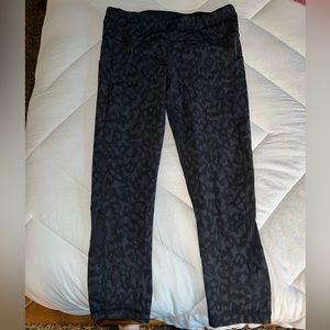 Women’s lulu lemon black cheetah size 6